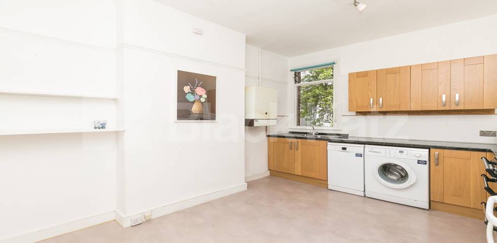 			2 Bedroom, 1 bath, 1 reception Flat			 Goodwyns Vale, Muswell Hill